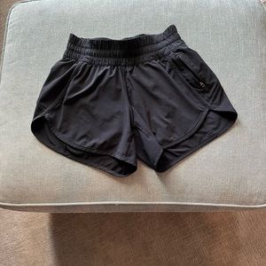 Lululemon Tracker shorts Sz 4- 4” inseam